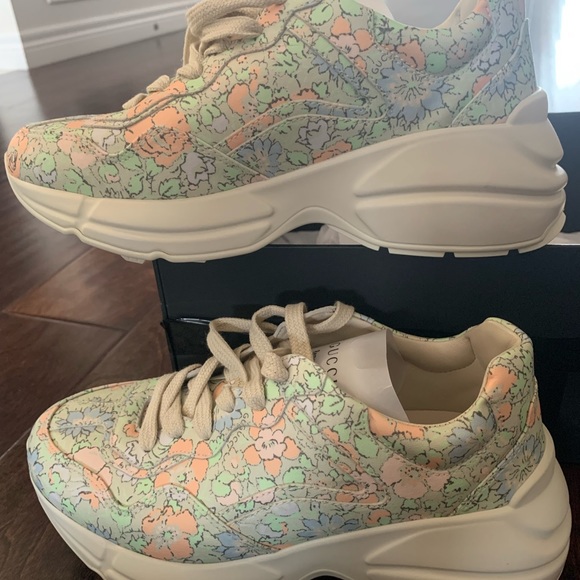 Authentic brand new never use Gucci Ryhton sneakers. Size 5.5 can fit to size 6. - Picture 2 of 4